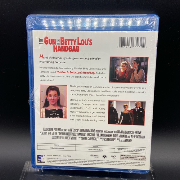 THE GUN IN BETTY LOU'S HANDBAG - Picture 3 of 4